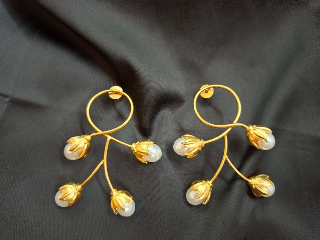 Stylish metal earrings for women